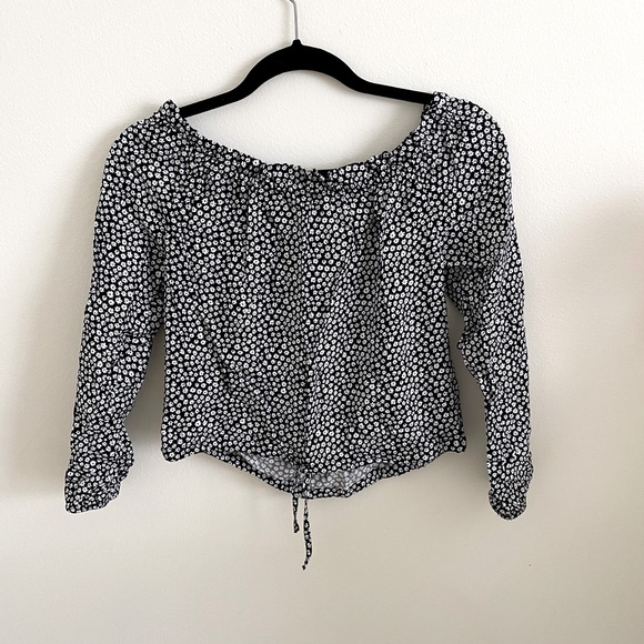 H&M Tops - NWT Floral off the shoulder top